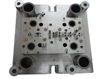 連接器件接插件級進(jìn)模以什么為代表